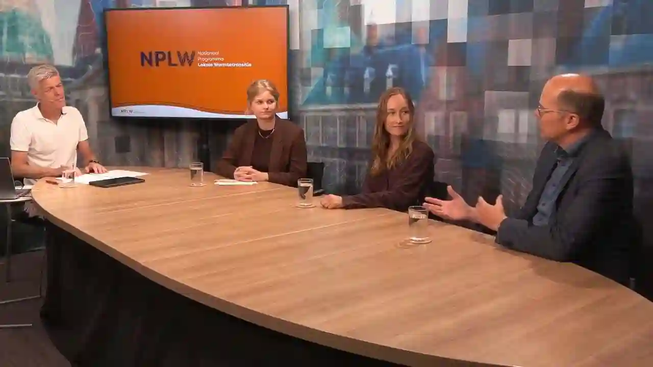 Videostill van de webinar over het stappenplan warmtenetten