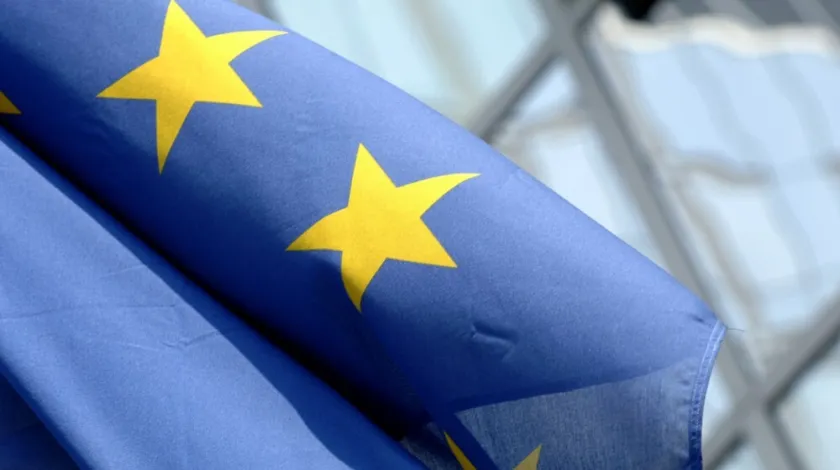 Europese vlag, blauw met gele sterren.